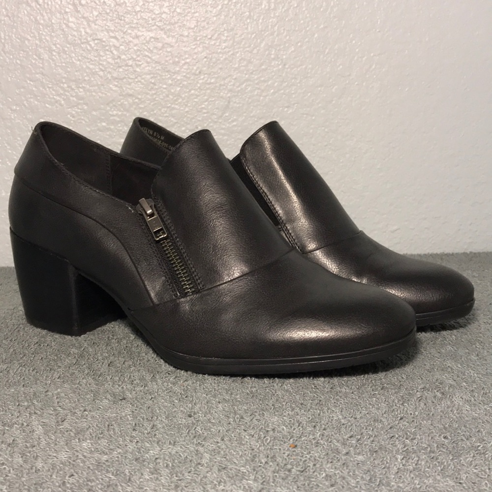BareTraps Kelyn Side Zip Black Ankle Booties